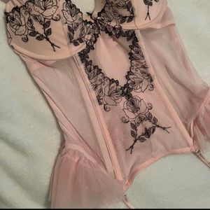 36 C Victoria’s Secret bustier corset top
